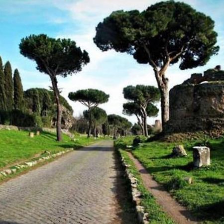 Basilica San Giovanni Appia Antica A Casa Di Amici Řím Exteriér fotografie