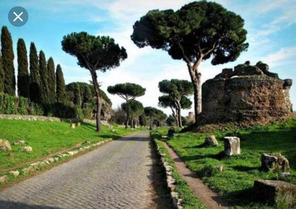 Basilica San Giovanni Appia Antica A Casa Di Amici Řím Exteriér fotografie